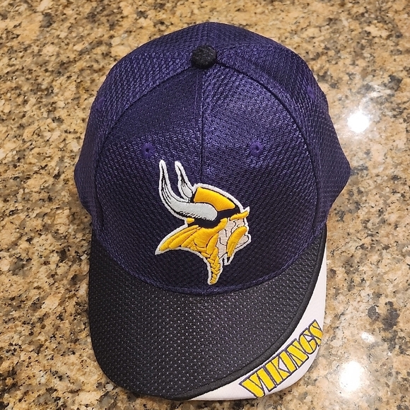 Vintage Vikings Purple‎ and Yellow Cap - Picture 1 of 4